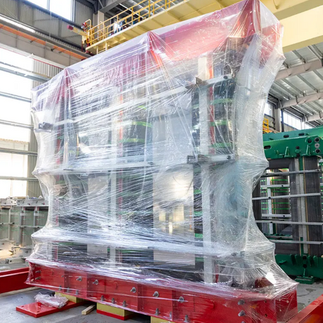 N&uacute;cleo do transformador de pot&ecirc;ncia cheio de &oacute;leo.png