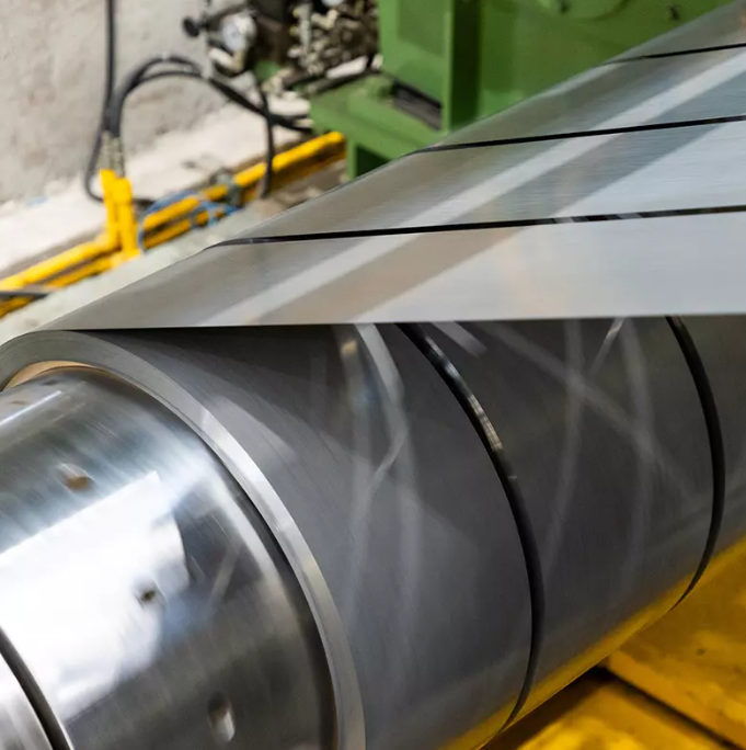 Um guia para corte e corte de bobinas: como isso molda a fabrica&ccedil;&atilde;o de metal